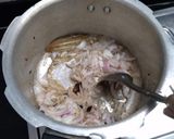 A picture of step 2 of Bhuna gosht.