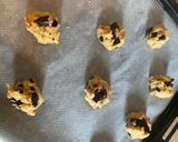 Une image de l'étape 4 de Cookies à la poudre d’amande et à la purée de pommes au chocolat noir.