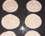 A picture of step 3 of Minnie Kabab pizza.