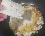 Foto del paso 3 de la receta: Gnocchi con salsa de queso gorgonzola, pera, bacon y nueces