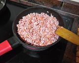 Foto del paso 1 de la receta: Tortellinis con boloñesa de salchicha y chorizo y huevo frito