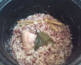 Foto langkah ke 2 dari resep Nasi Uduk Beras Coklat+Merah dengan Abon Ayam Terasi.