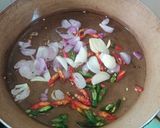Foto langkah ke 3 dari resep Ikan Pindang Bumbu Iris.