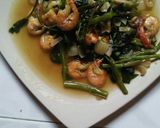 Foto langkah ke 4 dari resep Tumis Kangkung Udang.