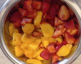 Foto del passaggio 1 della ricetta Torta pesche e fragole 🍓