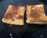 A picture of step 3 of Chilli Cheese Toast on tawa.