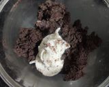 A picture of step 2 of Bubble Oreo Chocolates.