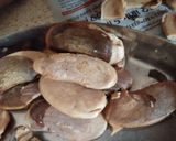 A picture of step 2 of Mango seeds Gothli Mukwas.