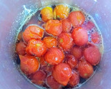 Foto del paso 4 de la receta: Confitura de tomates baby en rama con toques de clementinas