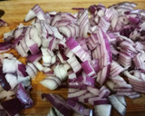 Foto del paso 2 de la receta: Guisantes de la huerta en salsa a la menta y huevo frío 🥚