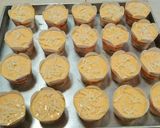 Foto langkah ke 4 dari resep Pumpkin Cupcakes (labu kuning).