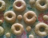 Foto langkah ke 4 dari resep Donat Tanpa Kentang.