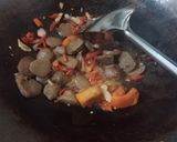 Foto langkah ke 5 dari resep Tumis Kecambah Bakso.