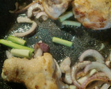 Foto del paso 2 de la receta: Pollo en salsa