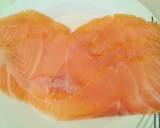 Foto del paso 2 de la receta Tostas con salmón ahumado y queso fresco