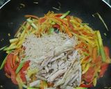 Foto del paso 3 de la receta: Salteado de verduras y pollo y arroz integral