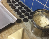 Foto del paso 7 de la receta: Alfajores oreo caseros bañados en chocolate