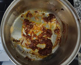 Foto del paso 3 de la receta: Salmón con leche, curry rojo y patatas bravas
