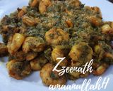 A picture of step 4 of Hariyali Prawns or Prawns with Spring Onions.