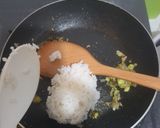 Foto langkah ke 5 dari resep Nasi Goreng Keju Simpel.