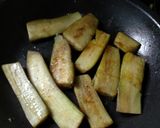 Foto langkah ke 4 dari resep Terong kecap pedas panggang teflon.
