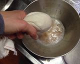 A picture of step 3 of Grüne Kartoffelklöße: German Potato Dumplings (using raw and cooked potatoes).