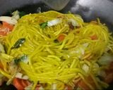 Foto langkah ke 7 dari resep Mie Ongol / Mie kenyol / Mie Genyol Goreng 😂.