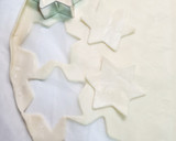 Foto del paso 3 de la receta: Estrellas de hojaldre con crema de salmón curado