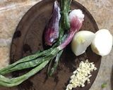 Foto del paso 1 de la receta: Berenjenas y zapallitos rellenos, picada, verdeo y verduras
