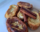 Foto del paso 3 de la receta: Torrijas integrales, rellenas de mermelada casera de fresas, almendras laminadas y almíbar 🥮