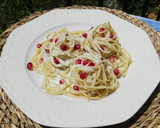 Foto del paso 5 de la receta: Espaguetis con granada y salsa de queso feta