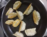 Foto langkah ke 8 dari resep Gyoza Ayam.