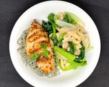 Hình bước làm 3 của món Eat clean - D16: Bánh mì bơ chuối - Bò cuộn nấm kim chân - Mì ức gà áp chảo