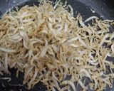 Foto langkah ke 2 dari resep Tumis Bunga Pepaya Teri.