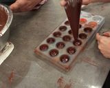 Foto del paso 11 de la receta: Bombones de chocolate con relleno de Chapulín 🦗