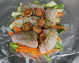 Foto del paso 3 de la receta: Rape con verduras y botones de rovellons en papillote
