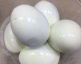 A picture of step 4 of Chanay with boiled eggs.