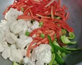 A picture of step 4 of Chicken & vegetable pulao.
