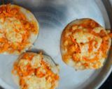 மினி பீட்சா உடன் உருளைக்கிழங்கு சிப்ஸ் (Mini pizza with urulaikilanku chips recipe in tamil) ரெசிபி ஸ்டேப் 7 புகைப்படம்