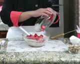 Foto del paso 3 de la receta: Fresas con crema con un toque diferente