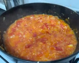 Foto langkah ke 5 dari resep Holly's fav: Tomato Pasta, dimasak pake fresh tomato.