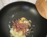 รูปขั้นตอนการทำที่ 2 ของ ข้าวผัดแหนมไข่ (ง่ายๆ)