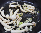 Foto del paso 4 de la receta: Huevo de Oca con variado de setas 