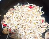 Foto langkah ke 3 dari resep Tumis Toge Jamur Kancing.