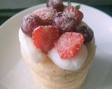 Foto langkah ke 8 dari resep Bolu Susu Kukus Stroberi.