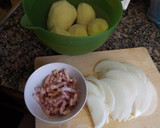 Foto del paso 1 de la receta: Patatas horneadas con huevos al grill
