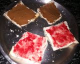 A picture of step 3 of Jam and Choco Sandwich.