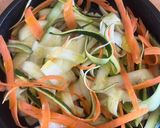 Une image de l'étape 2 de Cabillaud Gratiné Courgettes et Carottes en Tagliatelles Agrémentées de Semoule.