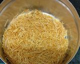 A picture of step 2 of Butterscotch custard flavoured kulfi falooda.
