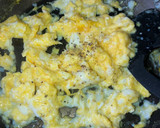 Foto del paso 2 de la receta: Desayuno con huevos revueltos 👌